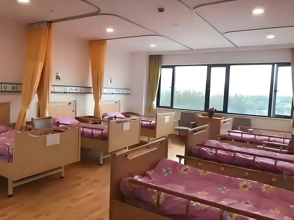 仅一周董璇二婚老公就被扒干净,她又看走眼了?